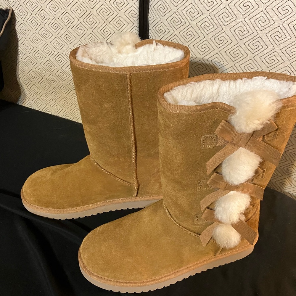UGG Koolaburra Tan Ankle Boots with Fur Lining